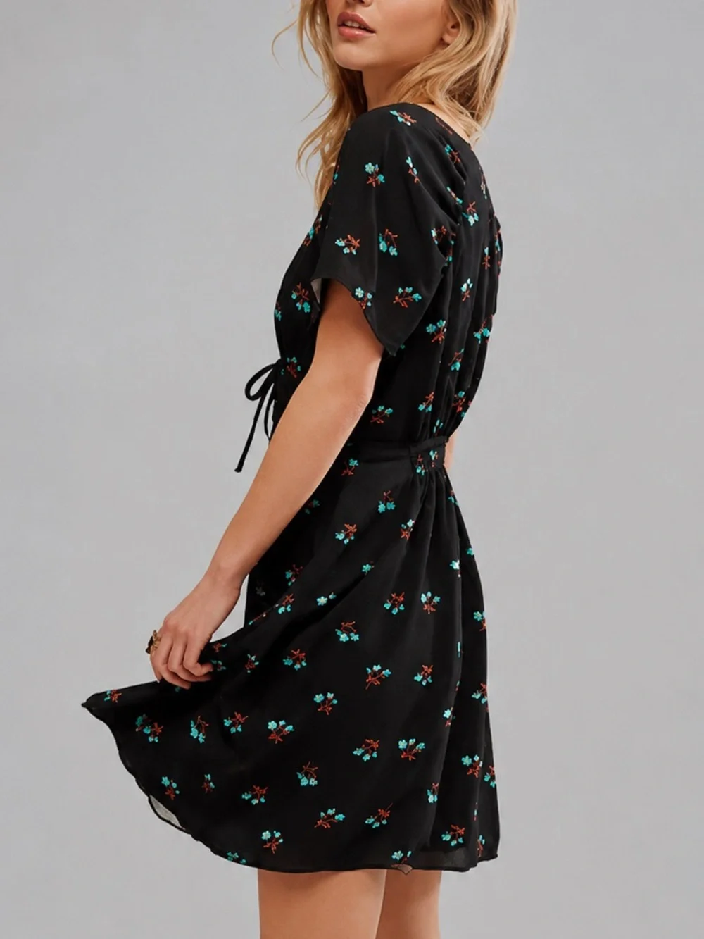 🦋✨Free People Black Floral Mini Dress Boho Babydoll 100% Viscose V Tie Size XS